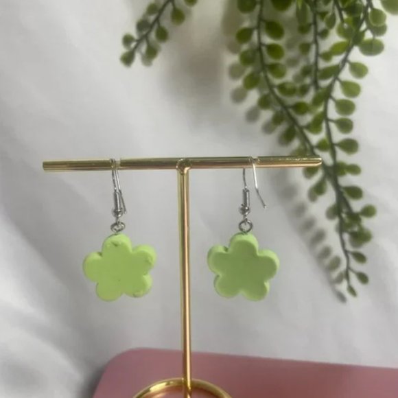 ⭐️❤️ FREE Daisy Monochrome Multicolor Chic Trendy Modern Girly Flower Earrings - Picture 2 of 5